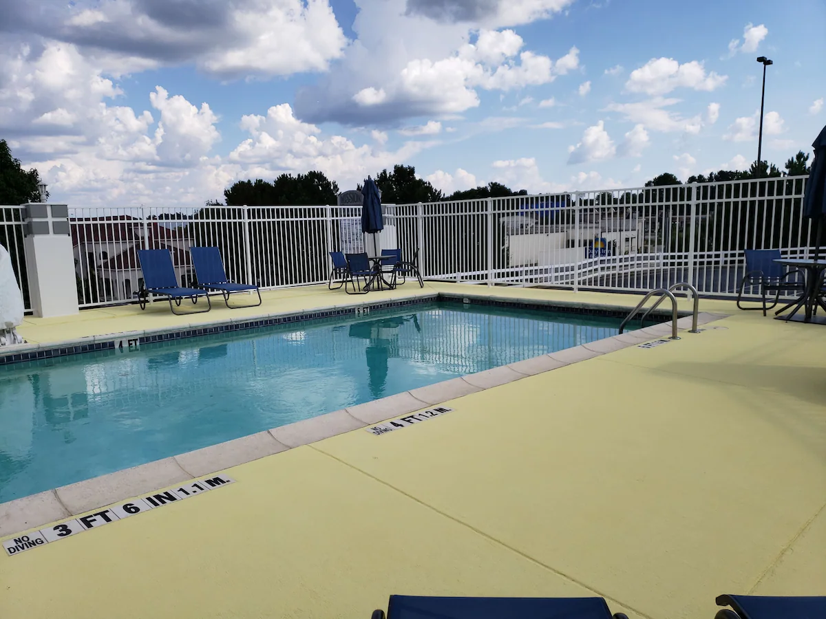 hotels with pool Atlanta GA